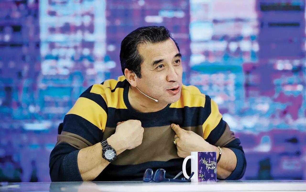 الفاظ مثبت ۱۸ خداداد عزیزی نسبت به ترامپ و اینفانتینو در تلویزیون!

