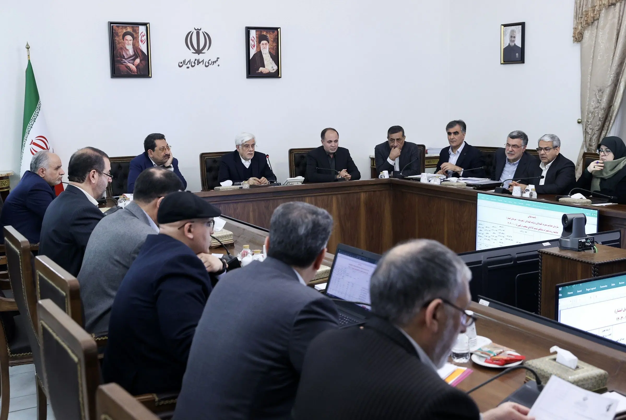 علی سعدوندی اقتصاددان: این سیاست‌ها در شأن عارف نیست 
