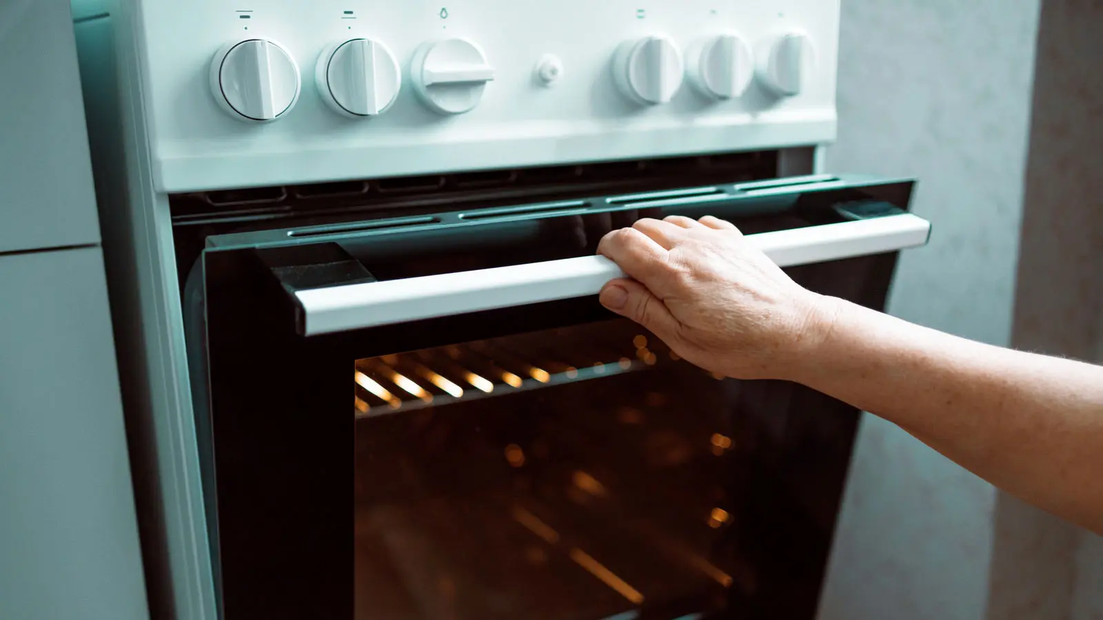 چرا باید پیش از پخت و پز، فر را گرم کنیم؟