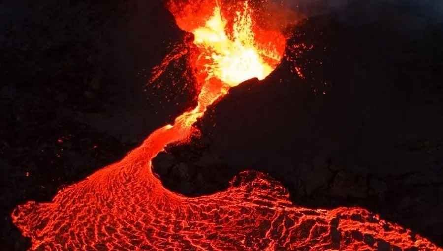 ببینید؛ فوران انفجاری کوه آتشفشان کانلاون در فیلیپین