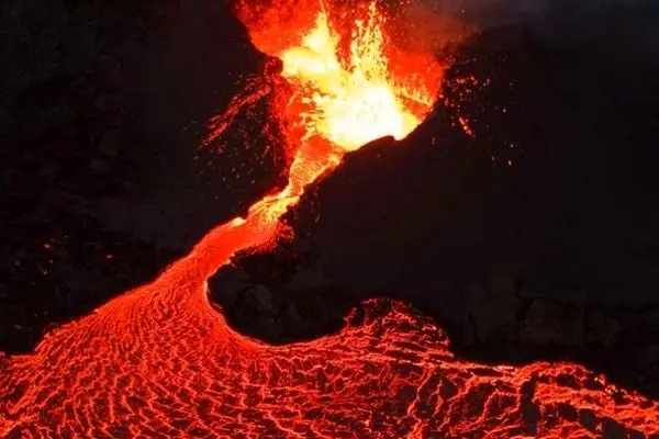 ببینید؛ فوران انفجاری کوه آتشفشان کانلاون در فیلیپین