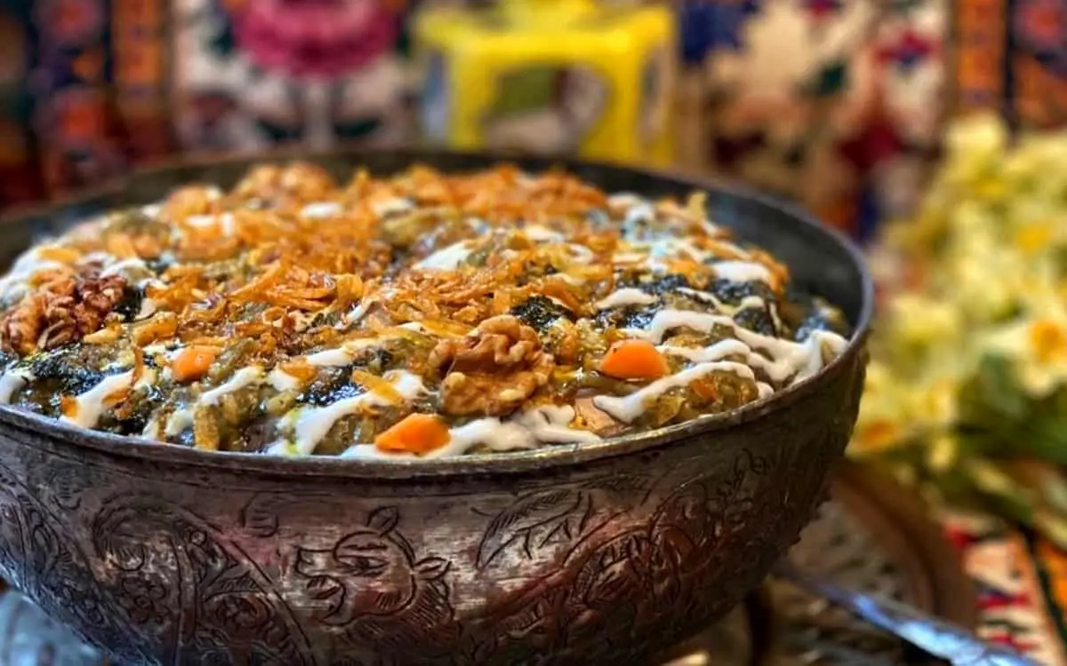 طرز تهیه آش برگ مو؛ آش خوشمزه بهاری

