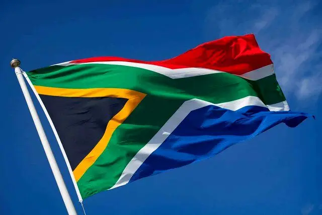 توضیحات وزیر خارجه آفریقای جنوبی درباره گفت‌وگو با عراقچی 