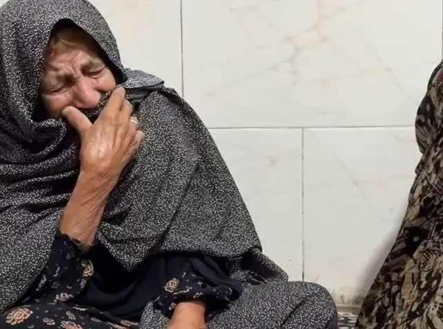 پهلوانان در کنار داغ‌دیدگان حادثه انفجار بندر شهید رجایی