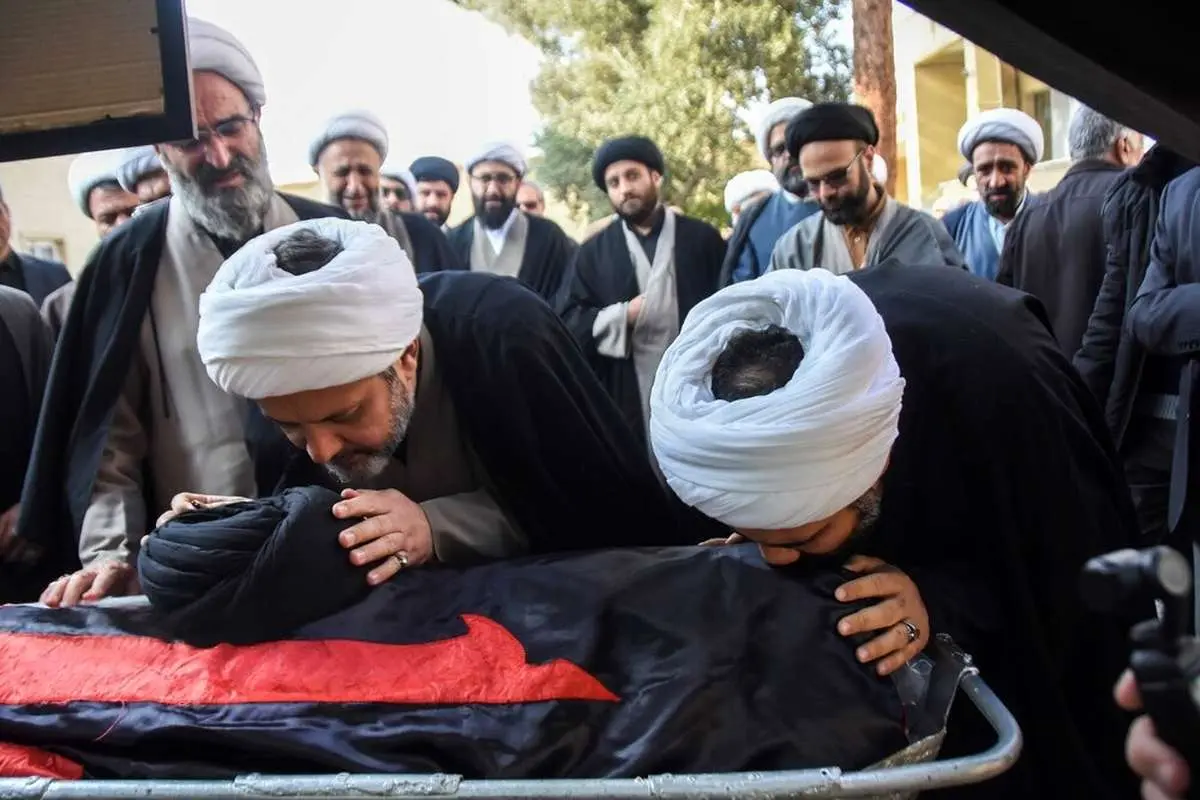 تصاویر؛ وداع با پیکر آیت‌الله سید محمد شاهچراغی در سمنان