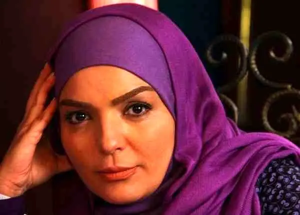 تیپ زمستانی شهرزاد عبدالمجید؛ مانتوی گرم چهارخانه و اکسسوری‌های لوکس