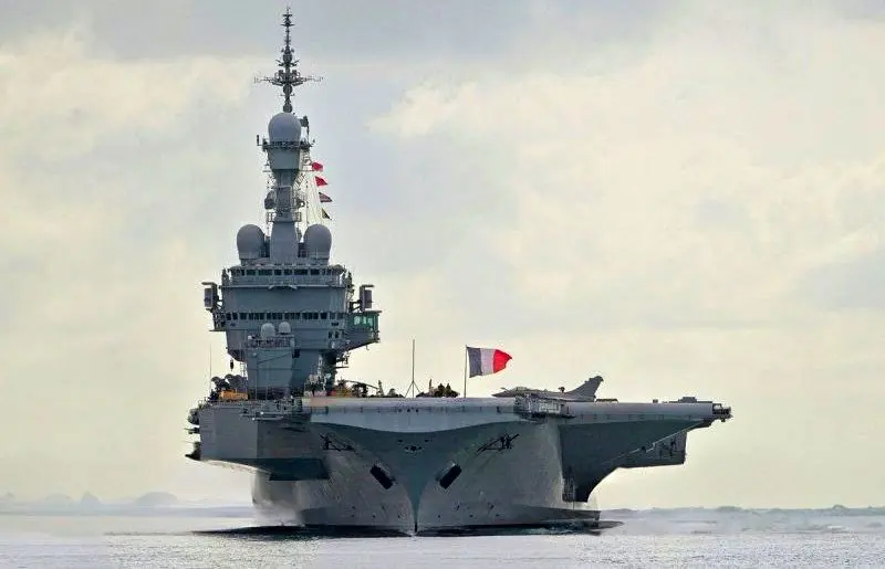 ناو هواپیمابر فرانسه وارد مدیترانه شد
