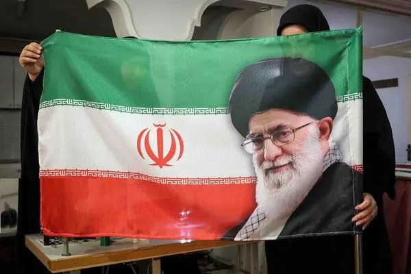 تصاویر؛ تولید پرچم ایران به شکل متفاوت