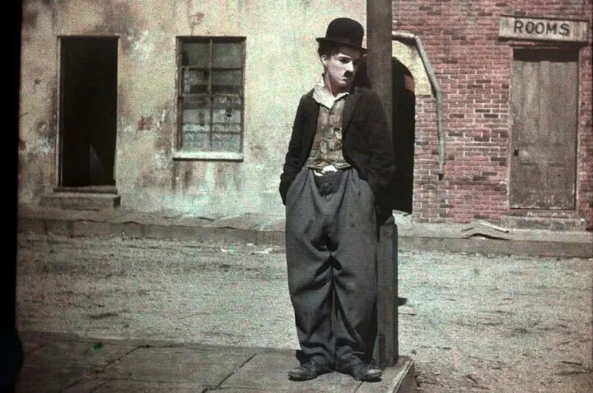 چارلی چاپلین: زن فالگیر گفت دوره خارق‌العاده‌ای در زندگی‌ات شروع می‌شود