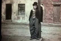 چارلی چاپلین: زن فالگیر گفت دوره خارق‌العاده‌ای در زندگی‌ات شروع می‌شود