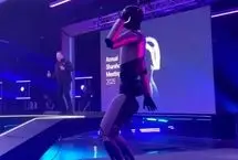 رقص هماهنگ ایلان ماسک و ربات انسان‌نمای اپتیموس