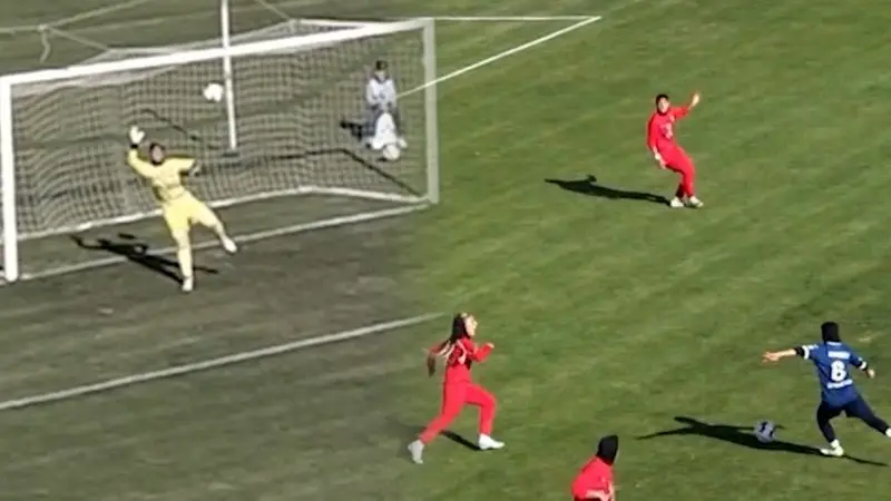 گل استثنایی زهرا سربالی در لیگ زنان