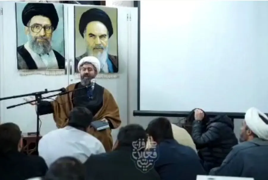 لحظه اصابت موشک به محل جلسه طلاب قم