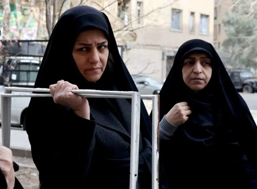 تصاویر؛ تعمیر شیشه های شکسته در تهران