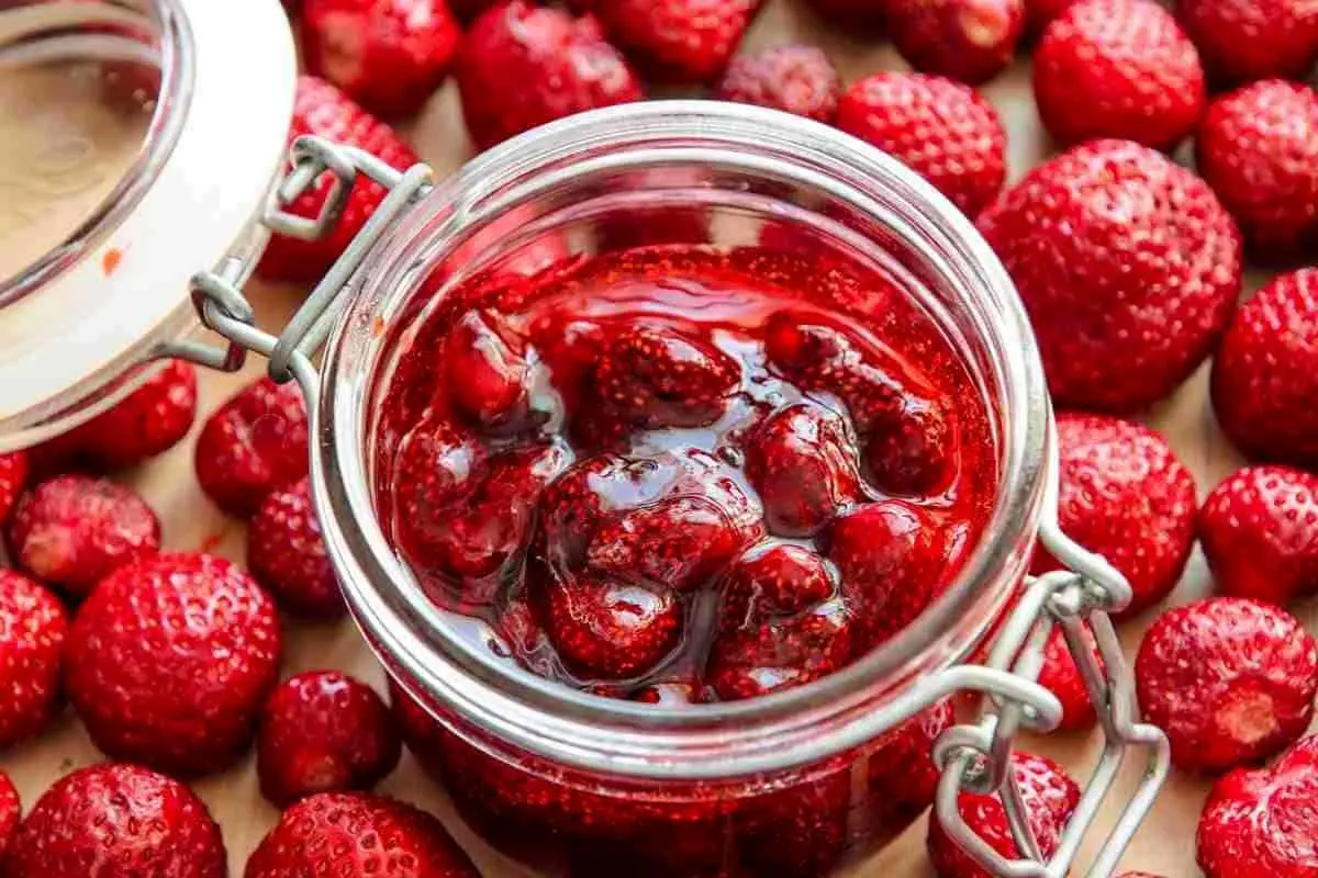 مربای توت فرنگی را با این روش ویژه درست کنید!