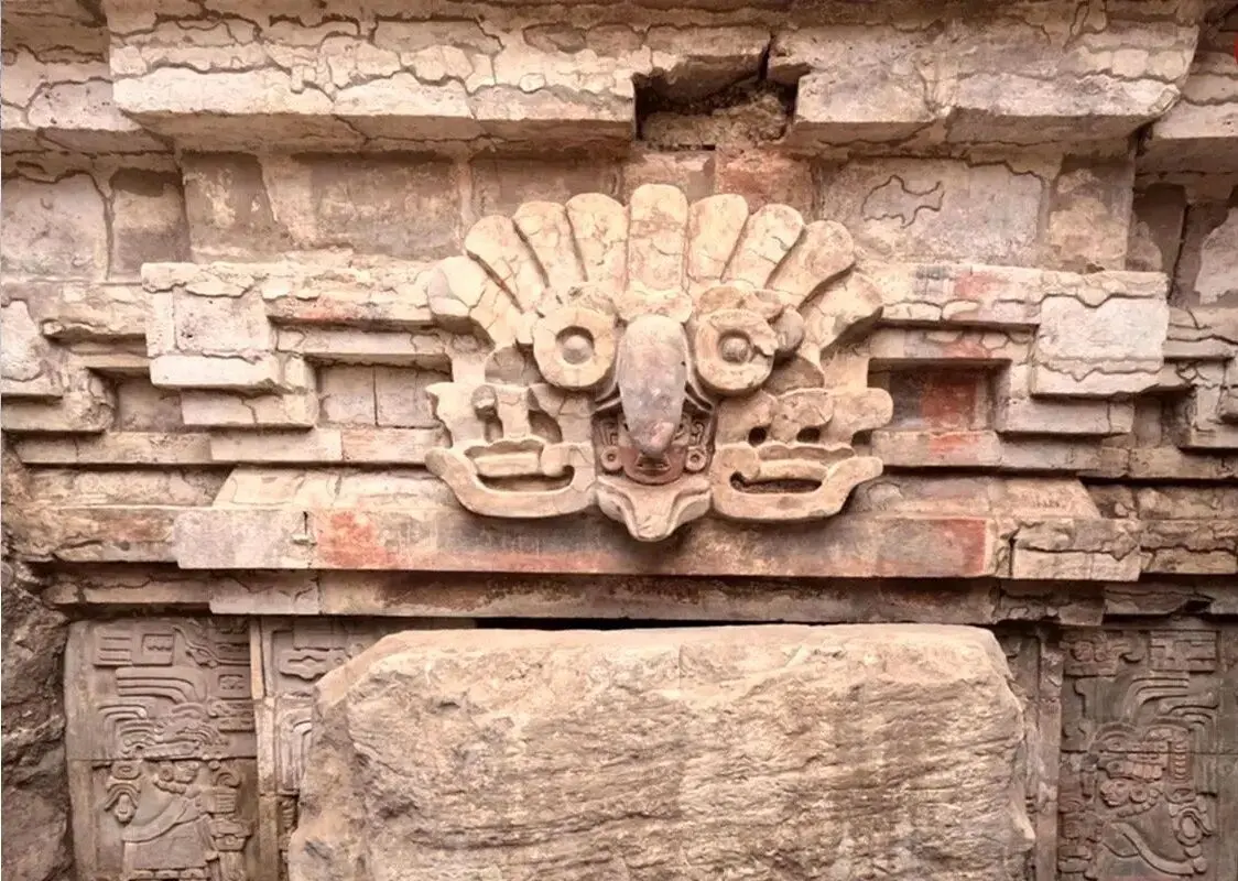 کشف مقبرۀ جغدنشان ۱۴۰۰ ساله در مکزیک
