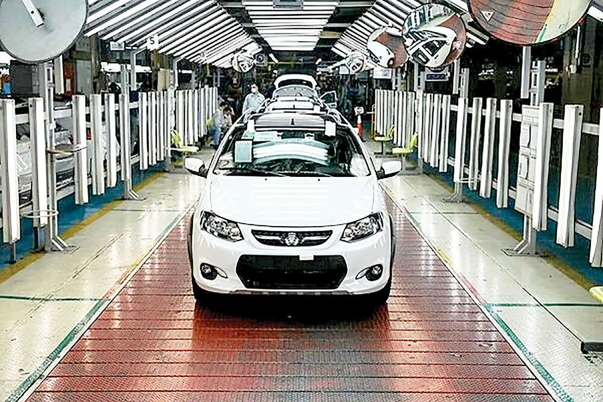 خودروسازان روی لبه تیغ