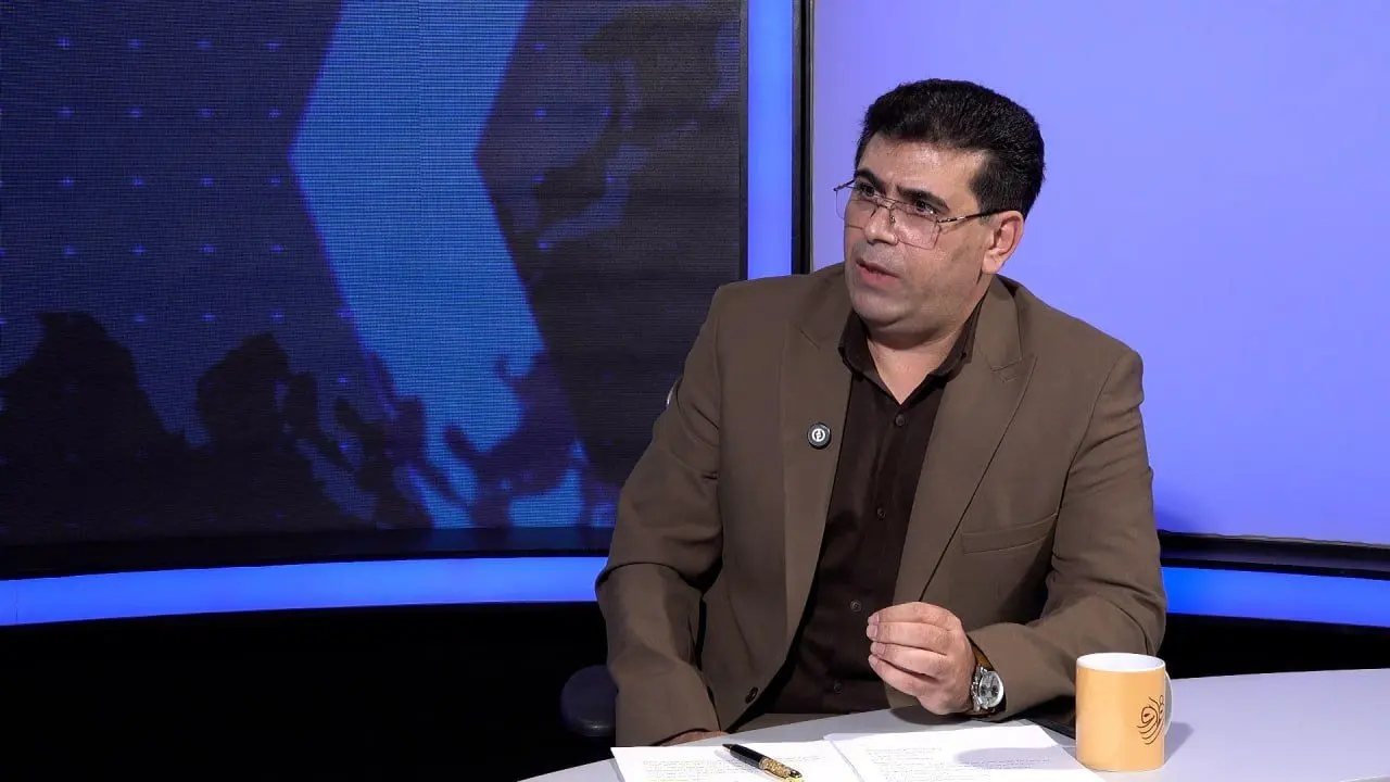 دولت در بزنگاه تصمیم گیری است / لزومی ندارد خودروی پرمصرف را به بهانه اشتغال تولید کنیم/ خودرویی که در ایران 10 میلیارد است در کشورهای دیگر 3 میلیارد است

