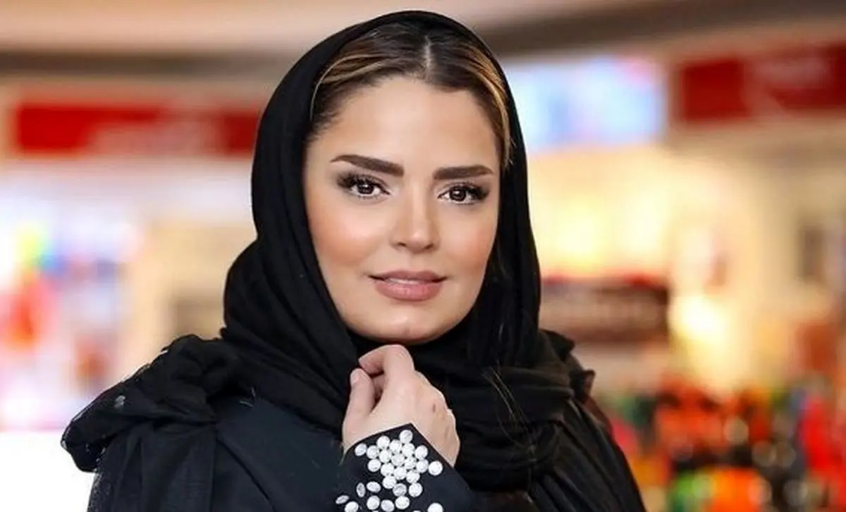 سپیده خداوردی بازیگر سریال از یاد رفته درحال آموزش پیانو