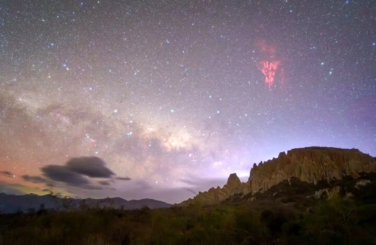 لحظه شگفت‌انگیز ظهور جن‌های سرخ در آسمان نیوزیلند