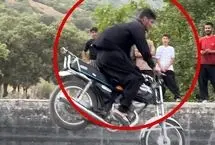 ببینید؛ شیرجه جسورانه جوانان کُرد با موتورسیکلت در استخر