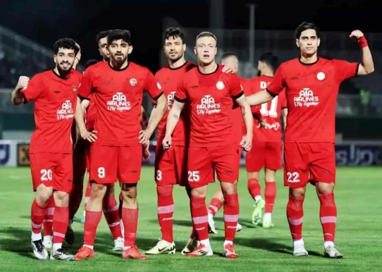 تصویر؛ استیج جشن قهرمانی تراکتور با طرحی از خلیج فارس