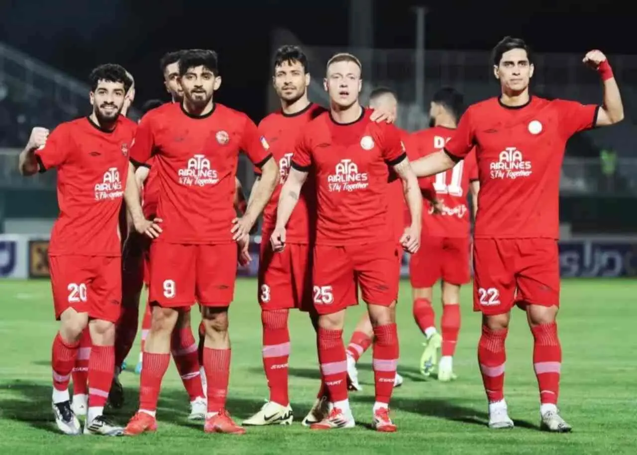 تصویر؛ استیج جشن قهرمانی تراکتور با طرحی از خلیج فارس