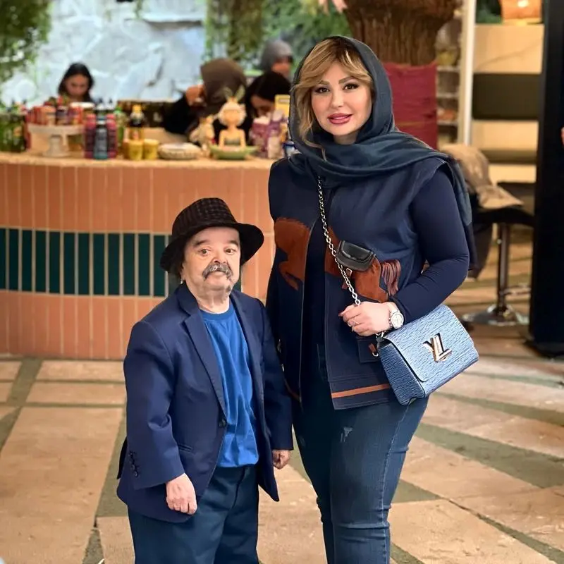 امروزبعد_از_ماه_ها_از_خانه_بیرون_اومدم_و_با_نیوشا_جان_میهمان_پوری