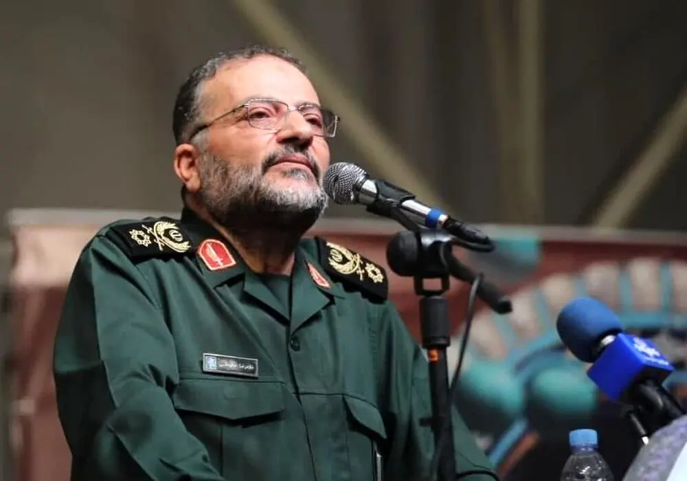 سلیمانی: دشمن دغل و خبیث همچون مار زخم‌خورده بر خود می‌پیچد  