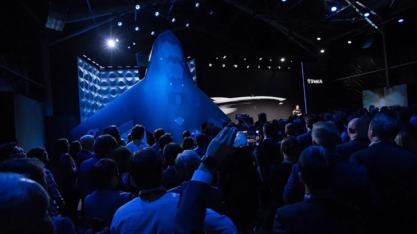 این جنگنده نه خلبان می‌خواهد، نه باند پرواز