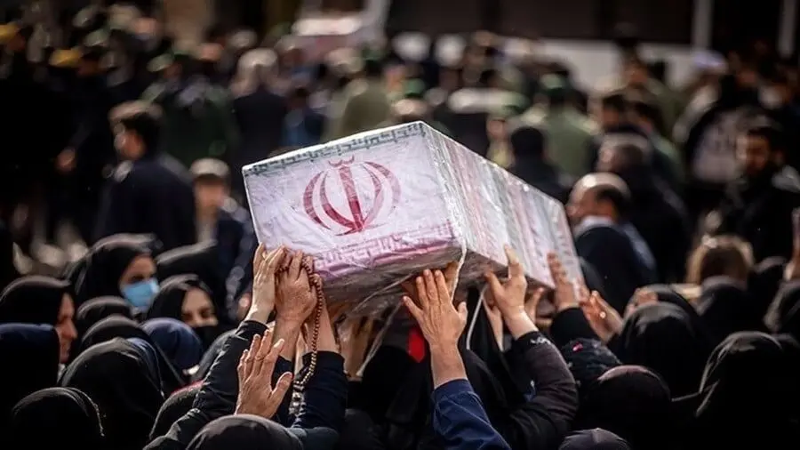لحظۀ پیداشدن پیکر یک شهید دانش‌آموز بعد از ۴۳ سال