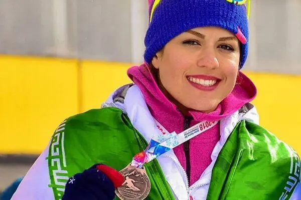  عاطفه احمدی کیست؟/ ماجرای برگشت جنجالی به وطن