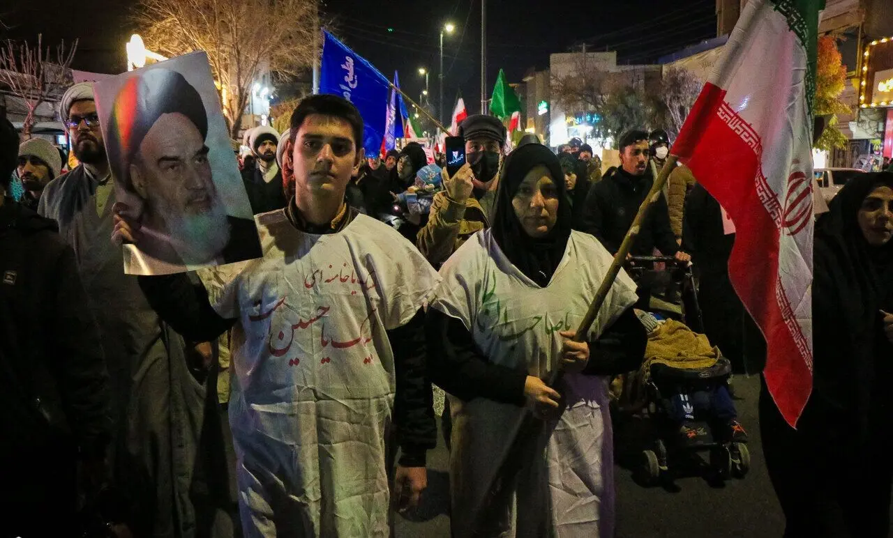 تصاویر؛ کفن پوشان در قم