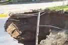 شکاف ۱۵ متری در قلب اصفهان/ خیابان نشاط فروریخت