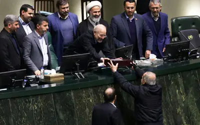 بودجه ما نسبت به همسایگان از هر زاویه ای ضعیف است / هیچ خبری از برنامه نیست و فقط شعار و سخنرانی داریم / در بودجه نسبت به عراق عقب افتاده‌ایم

