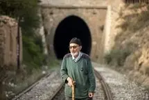 تصاویر؛  پیرترین کارگر خط راه‌آهن ایران