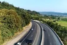 تردد روان در محورهای شمالی/ بارش باران و مه‌گرفتگی در جاده‌های ۲۱ استان کشور
