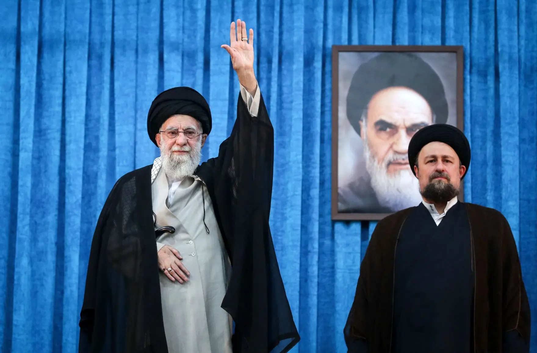 تصویری خاص از رهبر انقلاب در حرم امام خمینی