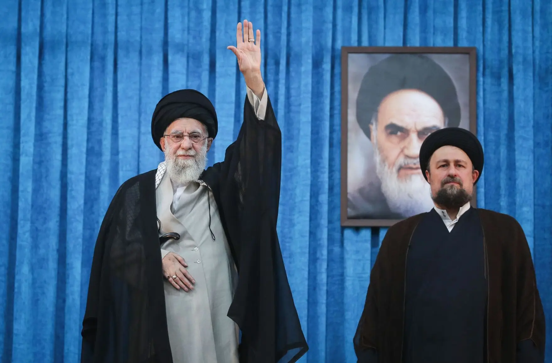 تصویری خاص از رهبر انقلاب در حرم امام خمینی