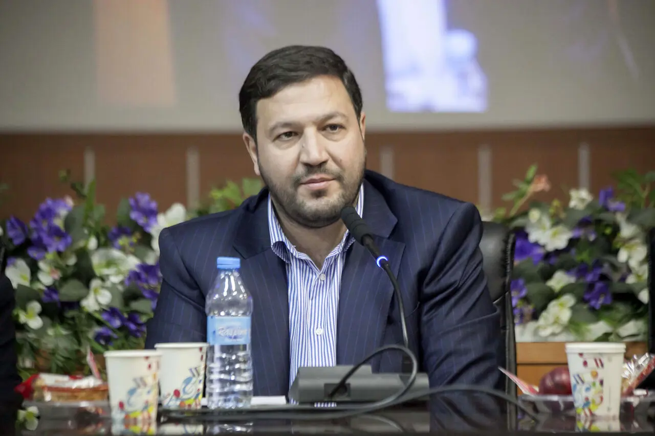 رشیدی: پزشکیان قول داده بود افزایش قیمت بنزین نداشته باشیم