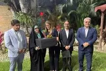 هدیه خاص وزیر ارتباطات ونزوئلا به سحر امامی