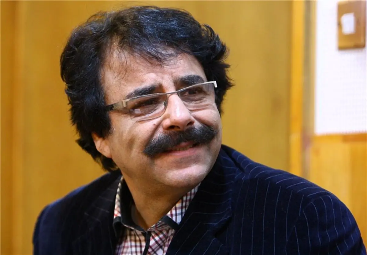 علیرضا افتخاری در مراسم یادبود ایرج خواجه‌امیری 