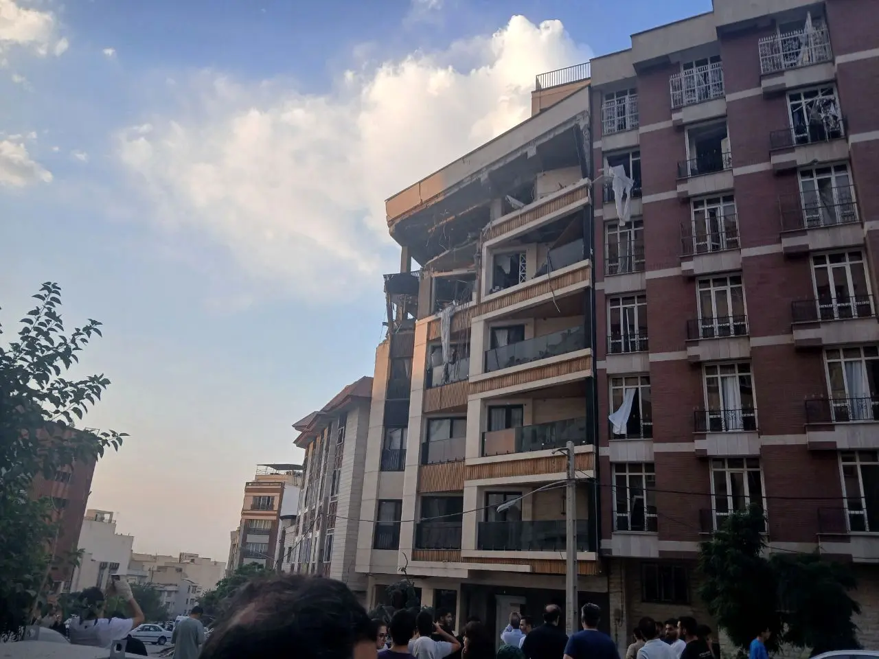 تصاویری از خسارت‌های وارد شده به یک ساختمان در مرزداران
