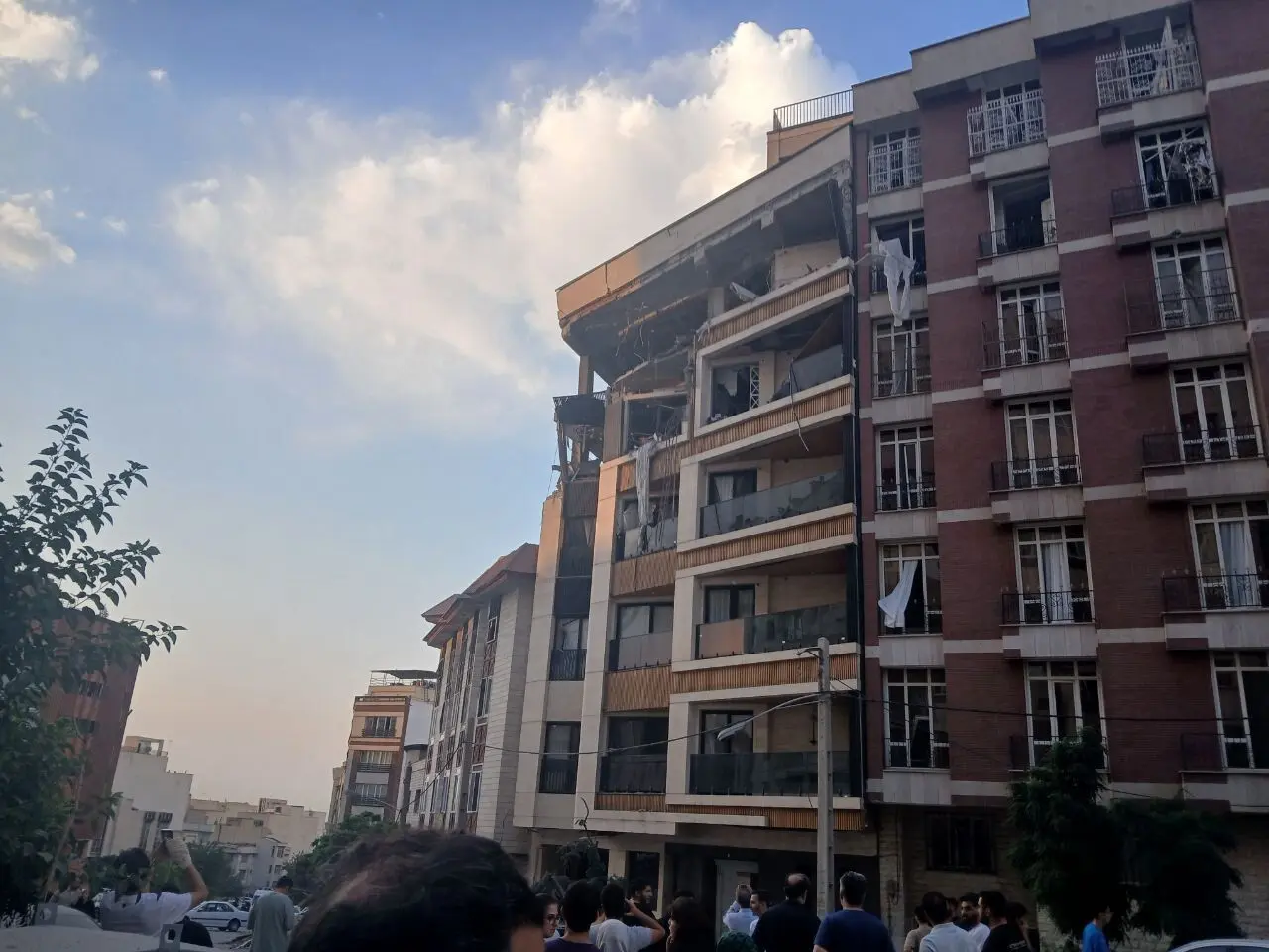 تصاویری از خسارت‌های وارد شده به یک ساختمان در مرزداران