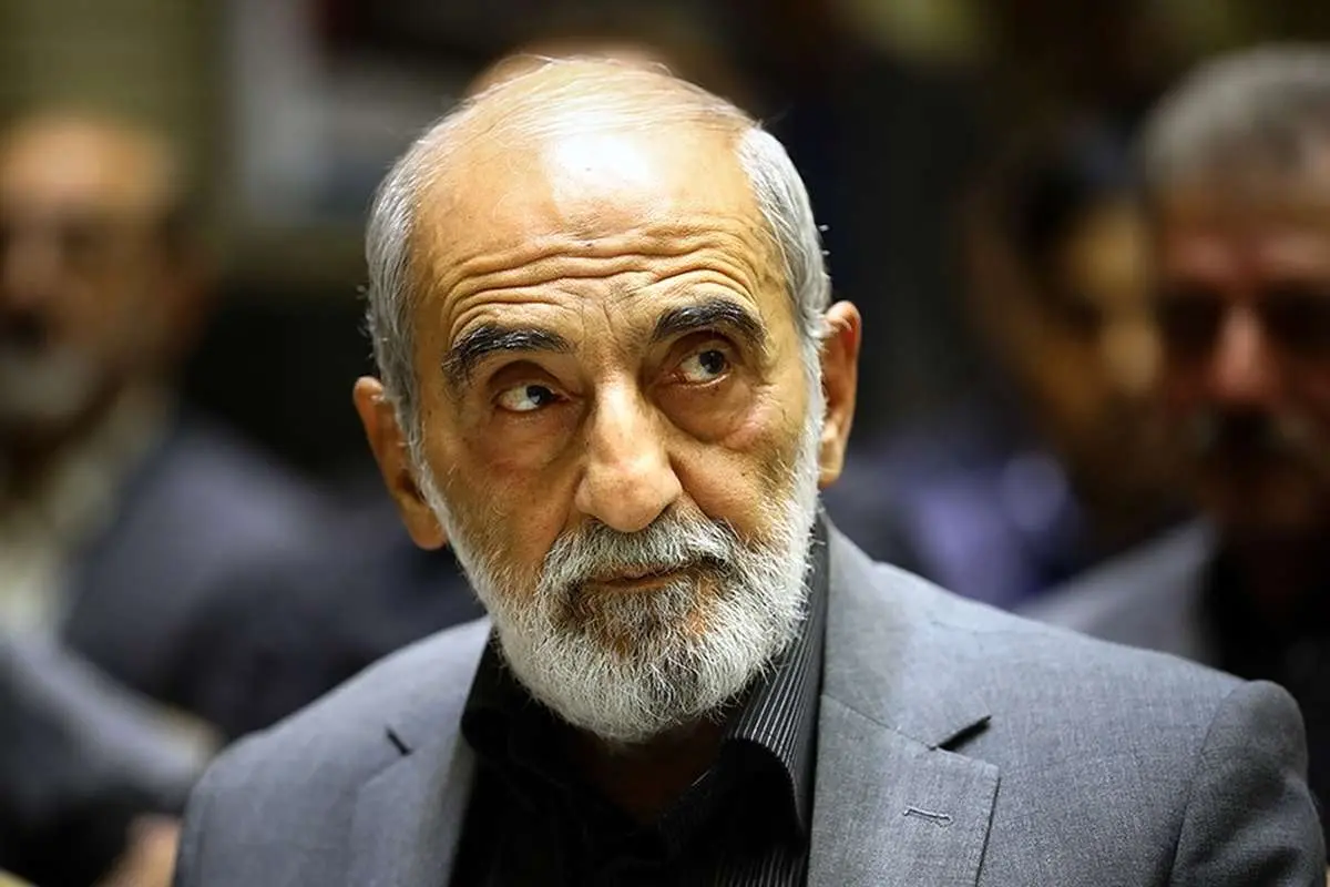 شریعتمداریِ کیهان، صدای مجری هم‌سو را هم درآورد: حالا وقت این حرف هاست؟!