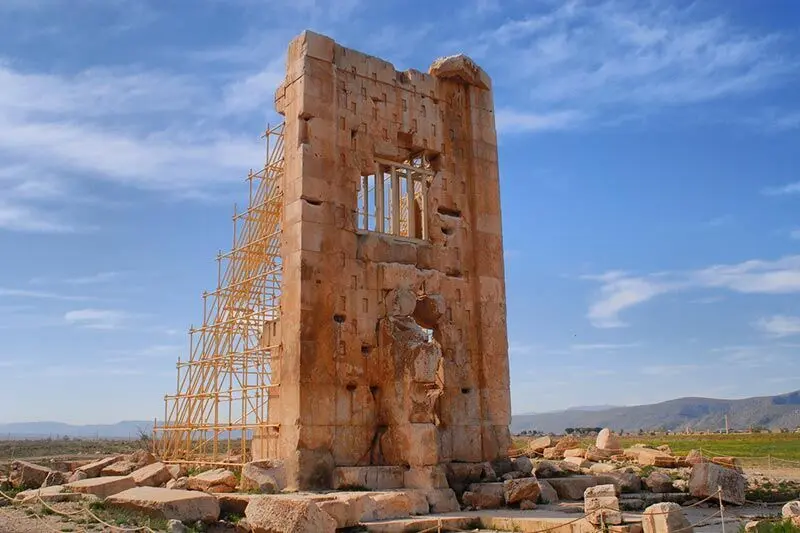 درنگی در گنجینه‌های پاسارگاد؛ از نخستین تالار ملل تا سنگ‌نگاره ذوالقرنین