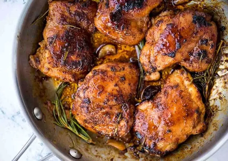 طرز تهیه مرغ تنوری با سیر و کره؛ مرغ لذیذ و خوشبو


