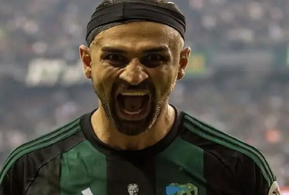ستاره مغضوب هاشمیان حسرت پرسپولیسی‌ها را بیشتر کرد!