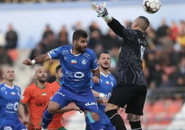مدافع استقلال خودش را به مربی پرسپولیسی پیشنهاد داد!