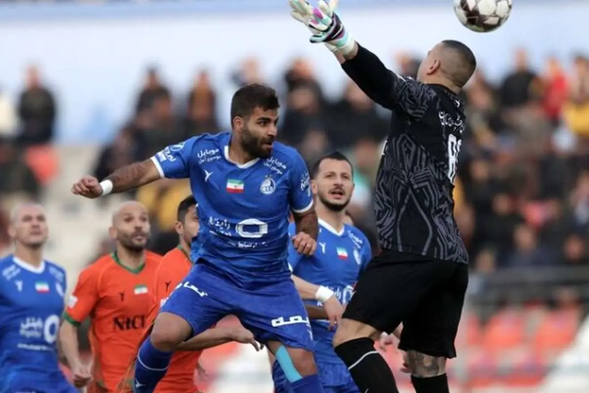 مدافع استقلال خودش را به مربی پرسپولیسی پیشنهاد داد!